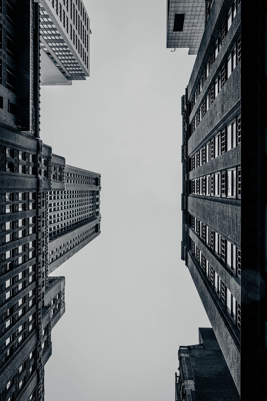 How Do You Choose the Right Business Structure (LLC, Corporation, etc.)?